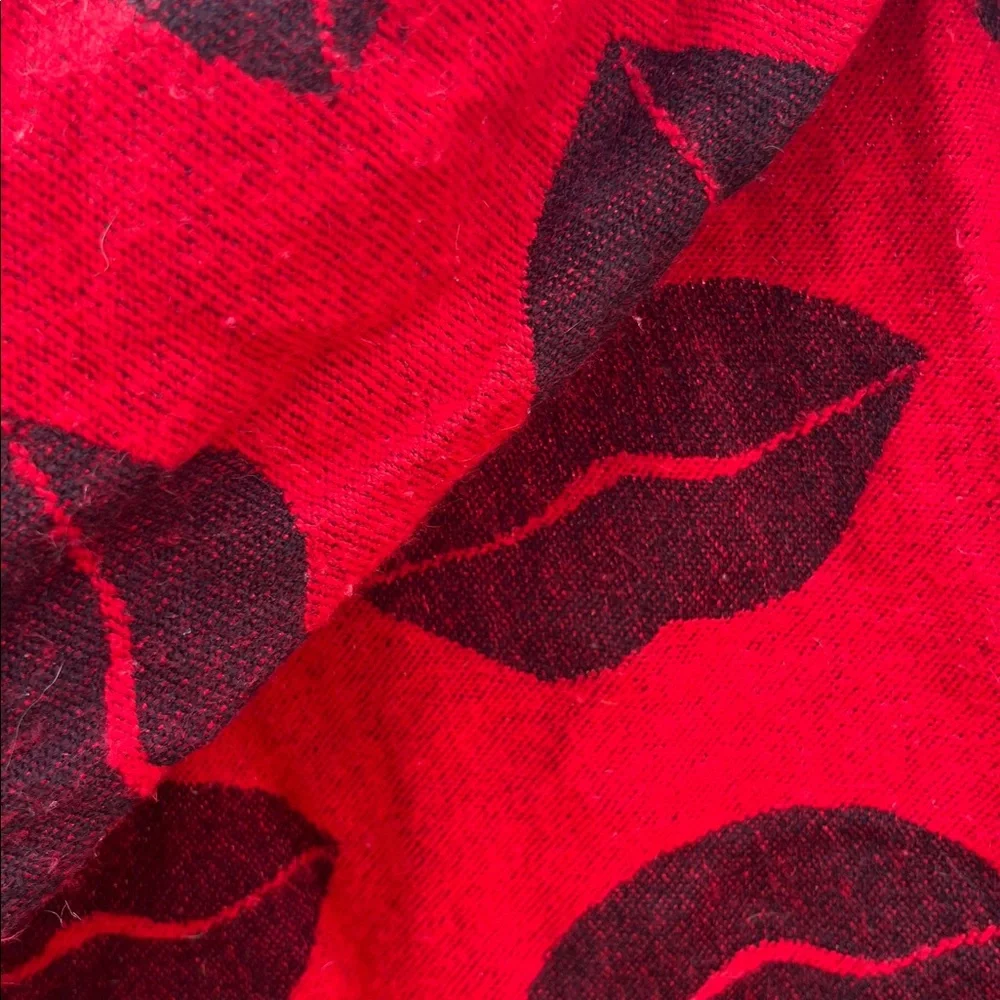 Victoria's Secret Lip Print Knit Fringe Throw Blanket Scarf Kiss Print